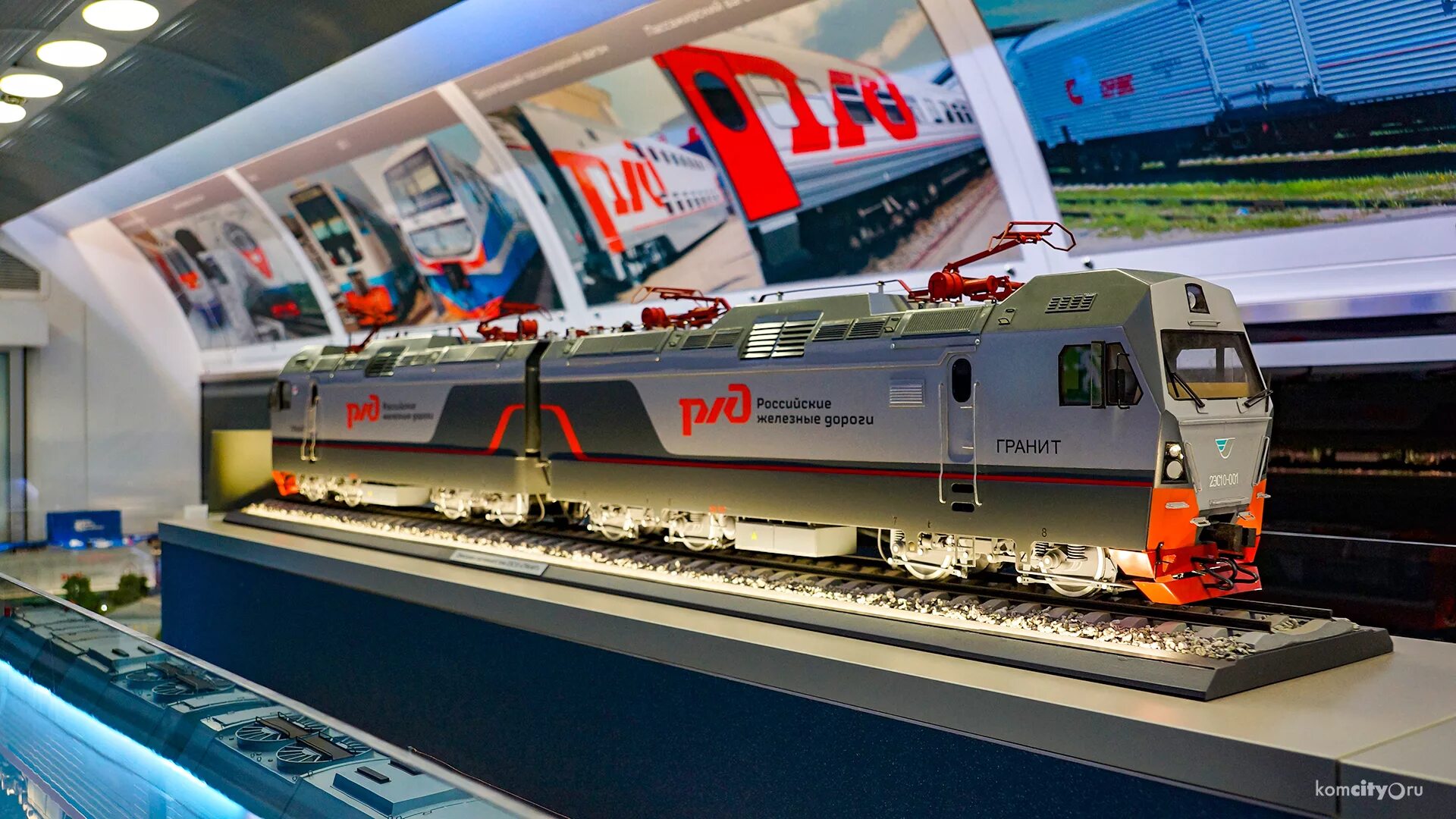 двухэтажные вагоны фпк ржд. пассажирский комплекс ржд. пассажирский поезд эп20. выставочно-лекционный комплекс оао ржд. новосибирск жд вокзал перрон.