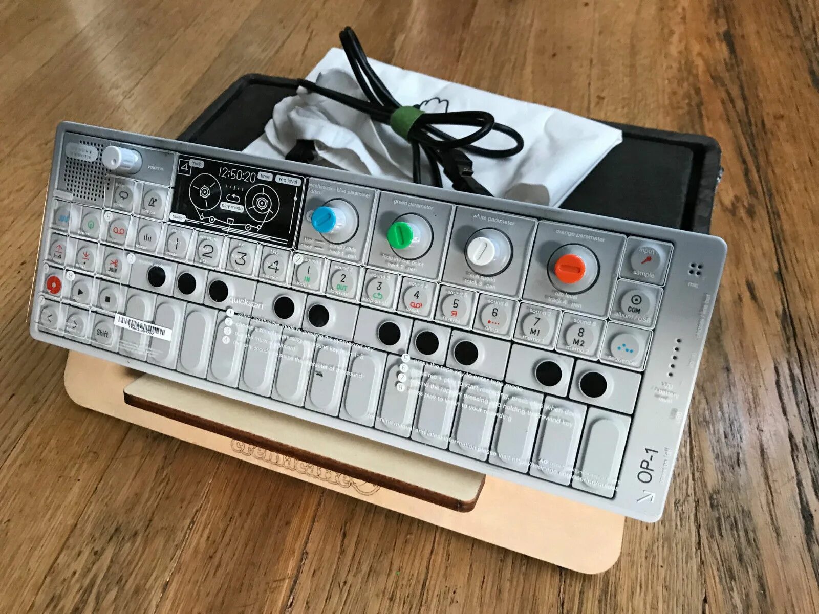 Синтезатор teenage engineering op-1. Синтезатор оп 1. Teenage engineering op-2. Op-1 synthesizer by teenage engineering. Op engineering.