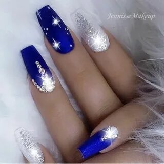 Ногти синие с серебром новогодние