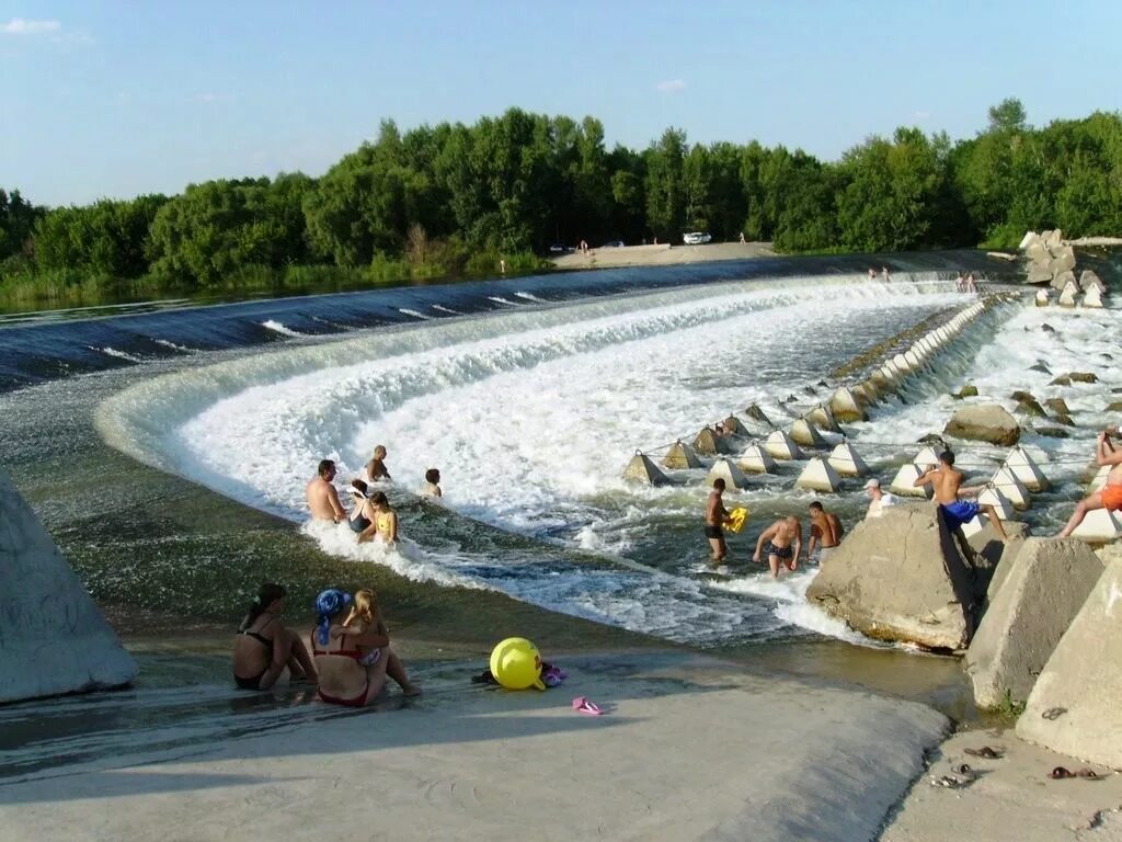 Водопады саратовской. Переливная плотина Иргиз. Большой Иргиз Саратовская область водопад. Балаково водопады на Иргизе.