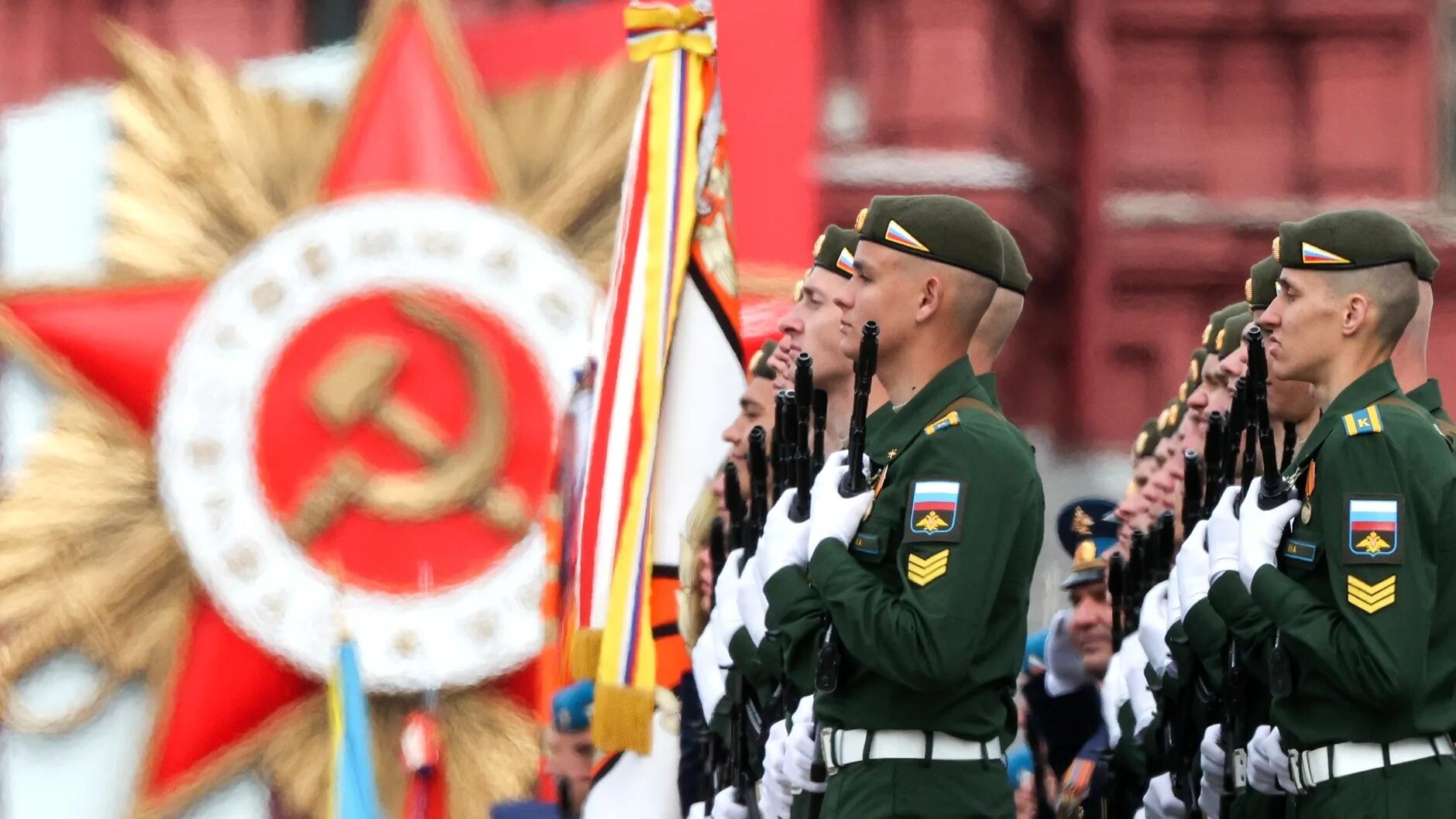 9 мая прямой эфир. Военный парад на красной площади в Москве 2022. Военный парад в Москве 9 мая 2022 года. Парад на красной площади 9 мая 2022. Парад на красной площади 9 мая 2023.