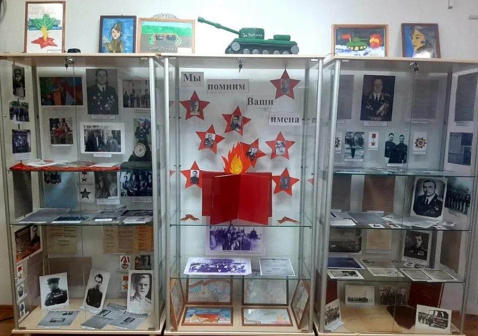 Выставка помним. Тематическая выставка. Книжная выставка о героях войны. Книжная выставка герои былых времен. Тематическая выставка 1920.