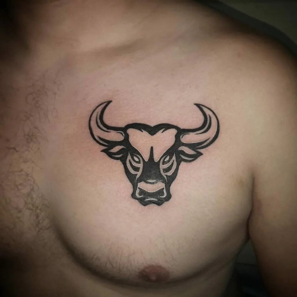 Таурус тату. Тату знак зодиака телец - таурус. Тату быка на груди. Тату телец для девушки. Тату телец.
