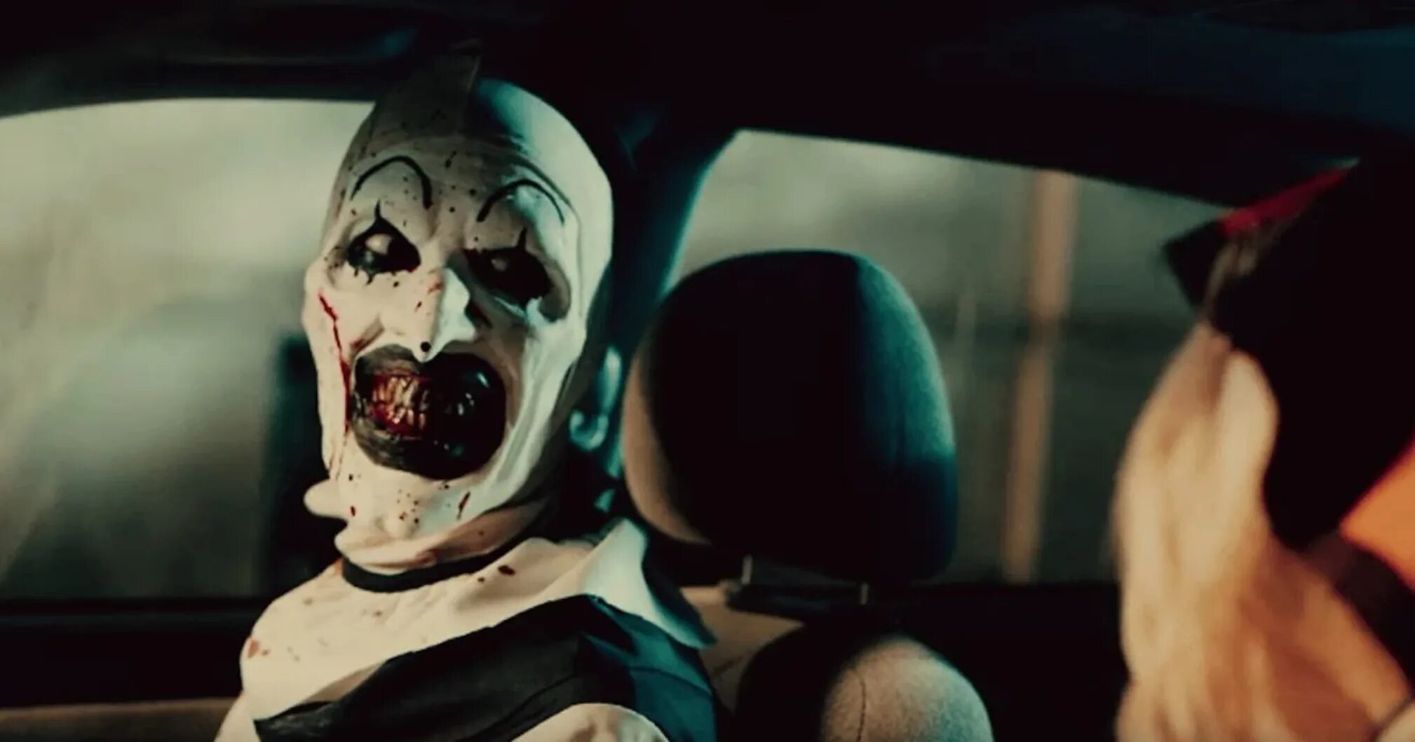 Ужасы про клоунов список. 2019. Клоуны-убийцы из космоса 1988. Ужасы. Убивать шутя 2 фильм 2002.