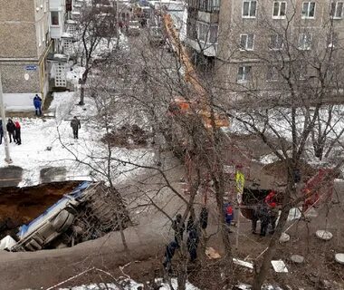 Провалился под землю