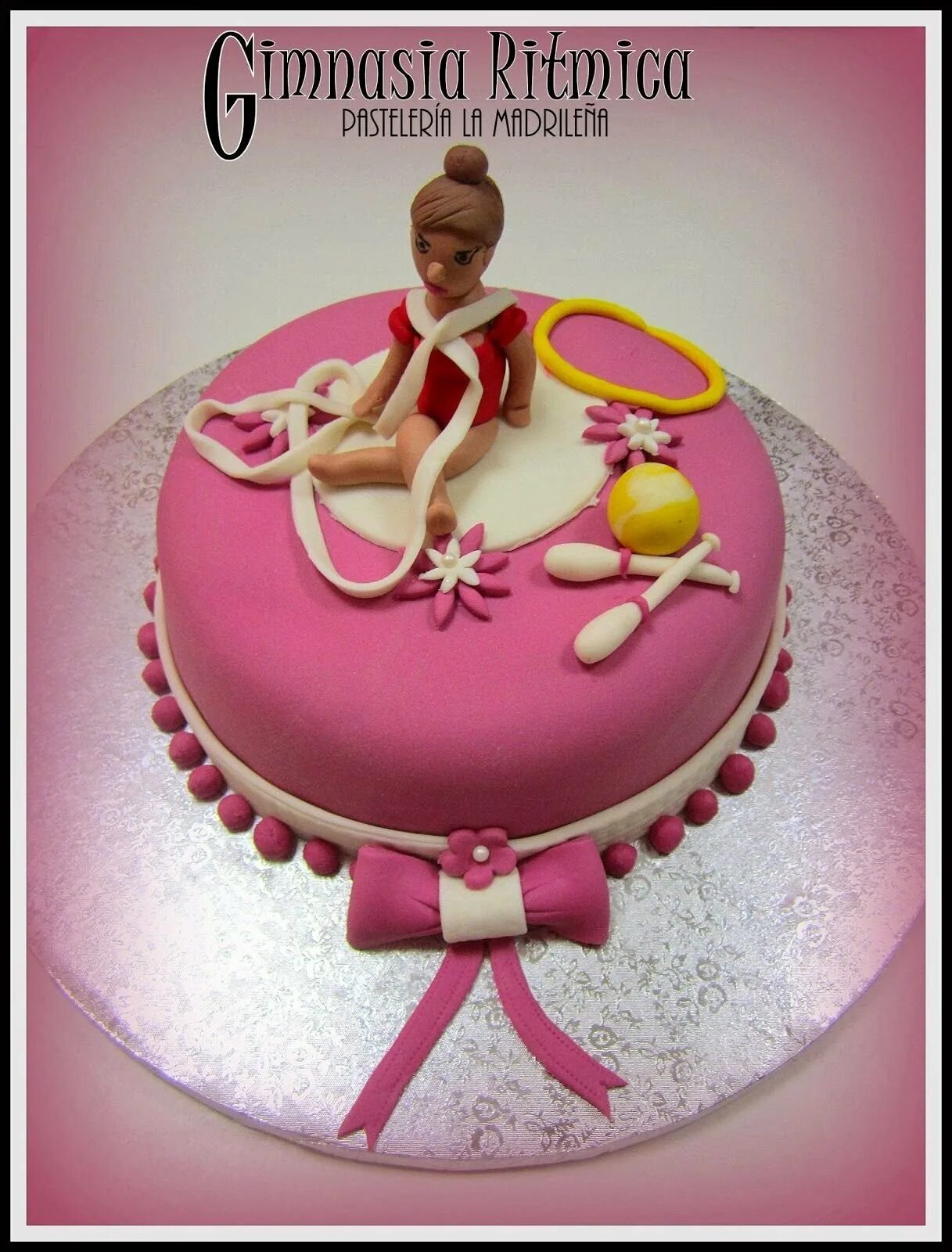 С днём рождения гимнастке. С днем рождения девочку гимнастку. Открытка тренеру по художественной гимнастике. Тортики на день рождение гимнастке. С днем гимнастики поздравление.