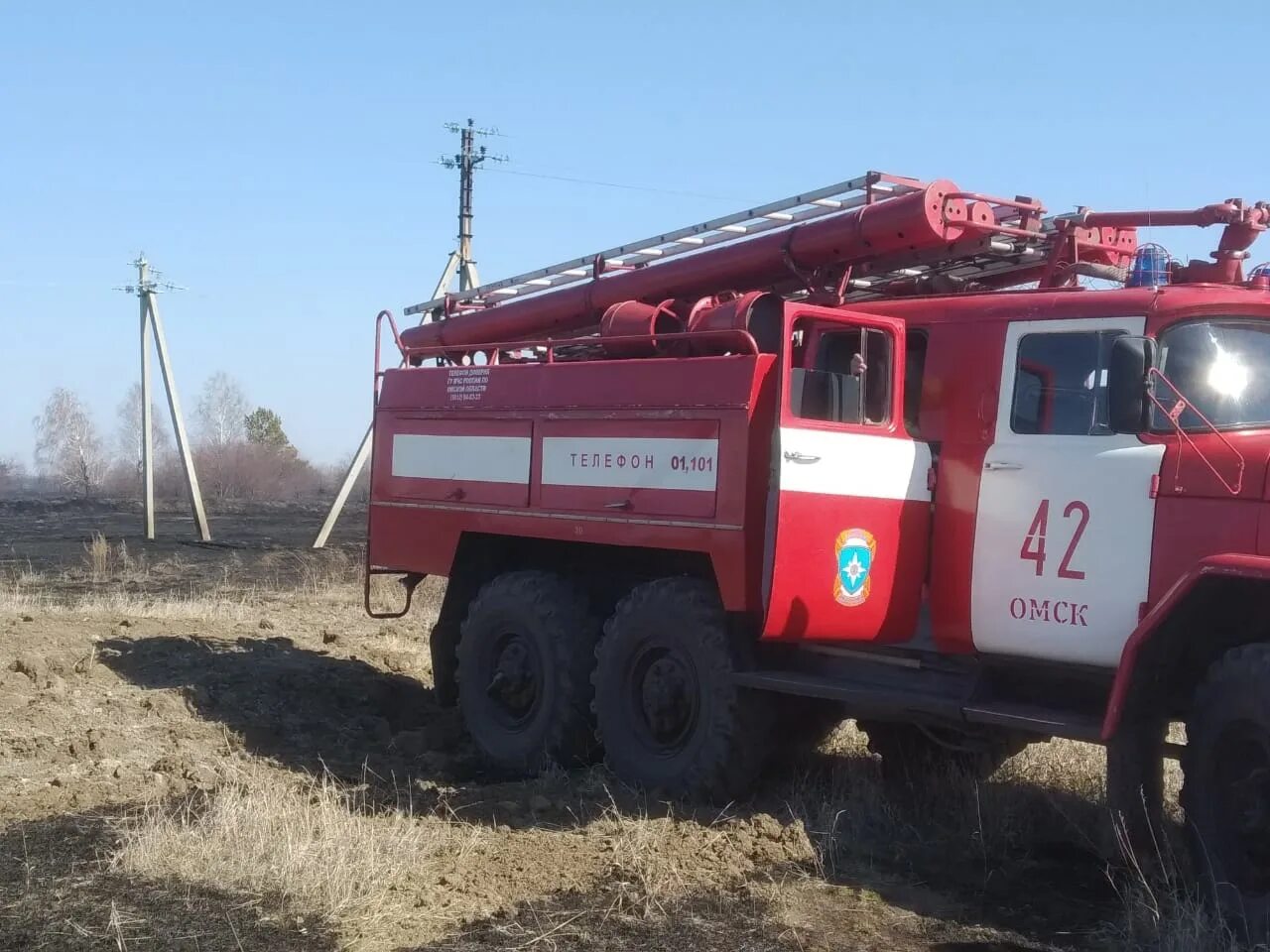 Пожар в хочу пури омск. Дом ,,5 горит. Пожар на нефтекомбинате омск. Пожар в омске сейчас в центральном районе. Кафе фан фан в омске.