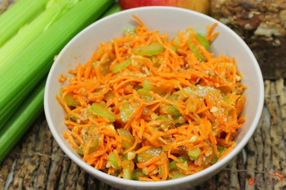 Крудите морковь с сельдереем. Овощные палочки для детей. Морковь и сельдерей. Салат с сельдереем и морковью. Морковь и сельдерей.