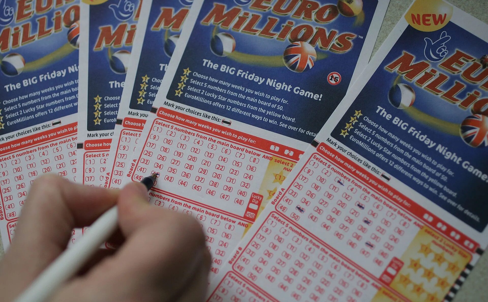 Euromillions лотерея. Джекпот Euromillions. Национальная лотерея выигрыш. Лотерея в Англии. Игра национальная лотерея