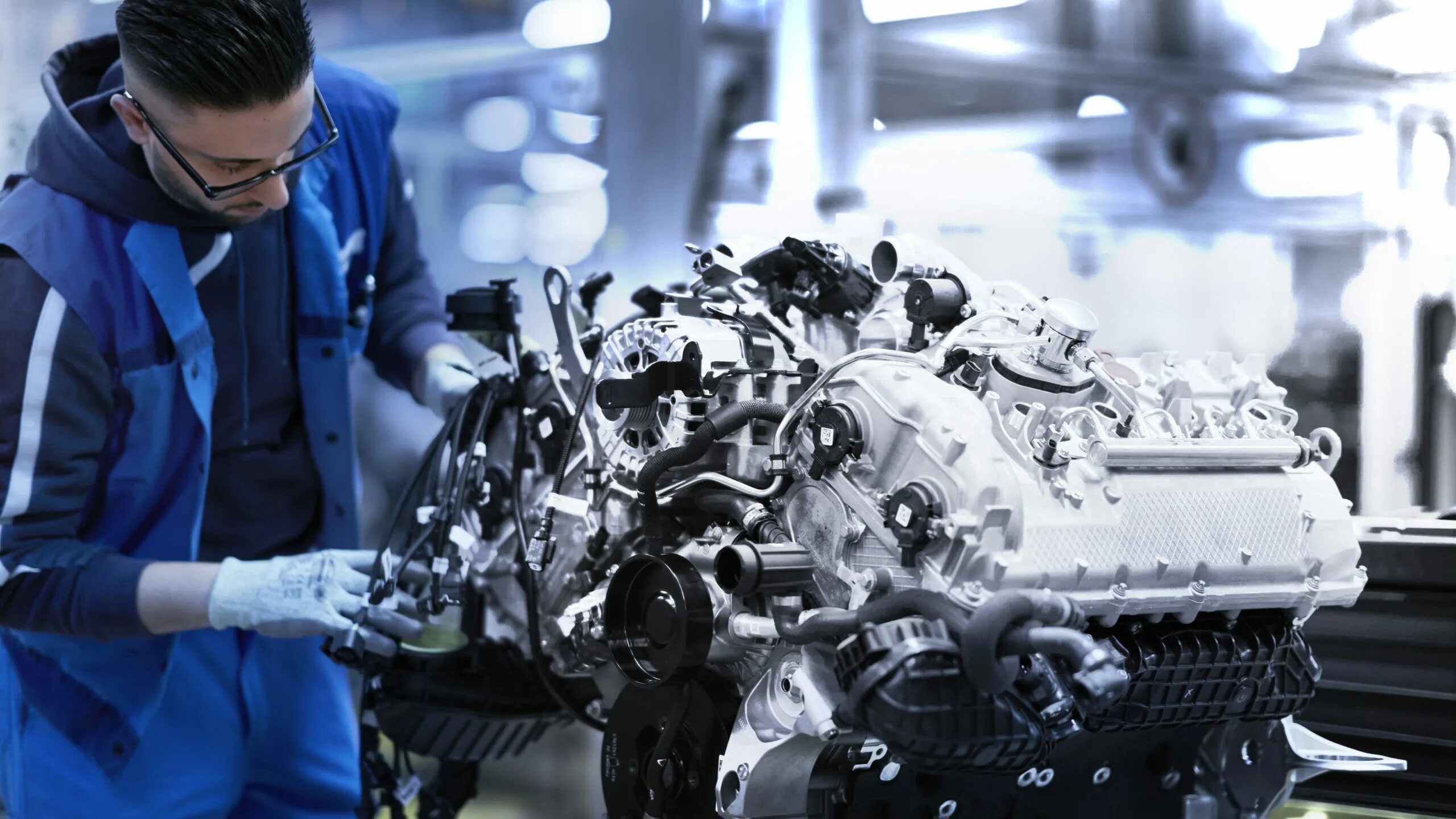 Техобслуживание двигателя. Автомастерская. Агрегатов автомобильных. Слесарь моторист двигателей камаз. Авторемонт двигателя.