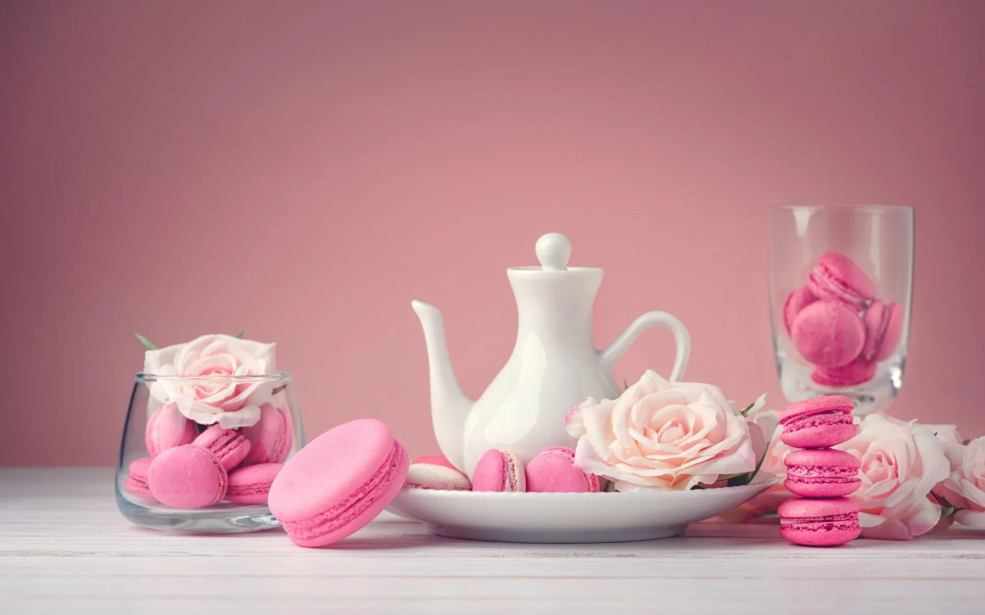Картинка утро доброе розовое. Нежные сладости. Нежные цветы и пирожные. Чаепитие в розовых тонах. Сладости розовый.