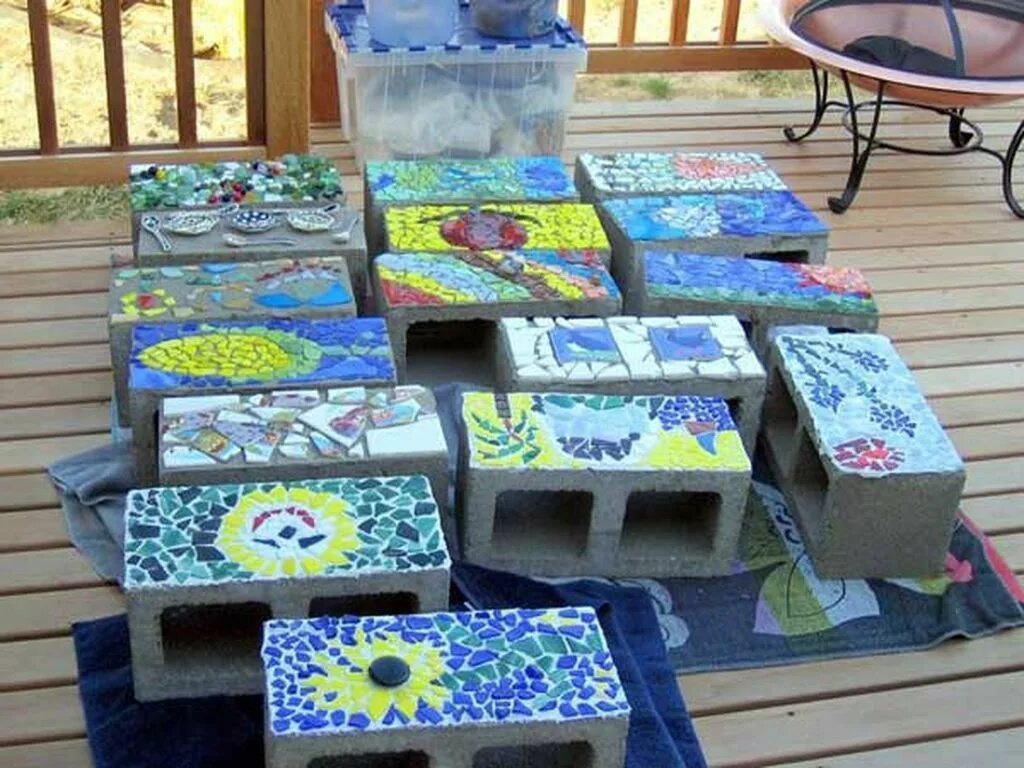 Что можно сделать из старой плитки Uma parede de mosaico Mosaic garden, Mosaic decor, Mosaic diy