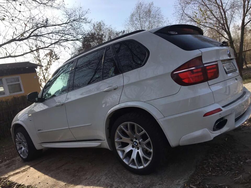 Резина х5 е70. BMW x5 e70 колеса. БМВ х5 е70 r19. BMW x5 r20. BMW e70 r20.