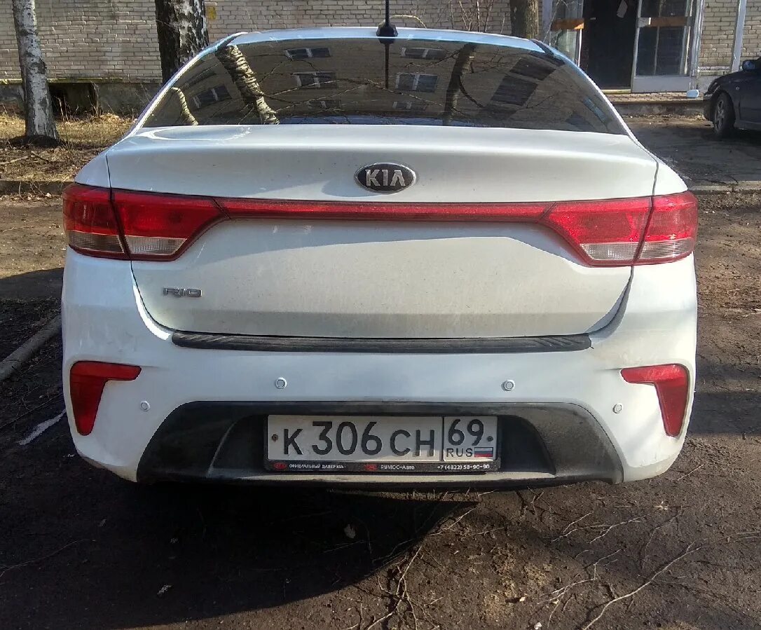 Парктроник Киа Рио 4. Киа Рио 4 парктроники задние. Kia Rio 4 парктроники серебристые. Парктроник на Киа Рио 3 седан.