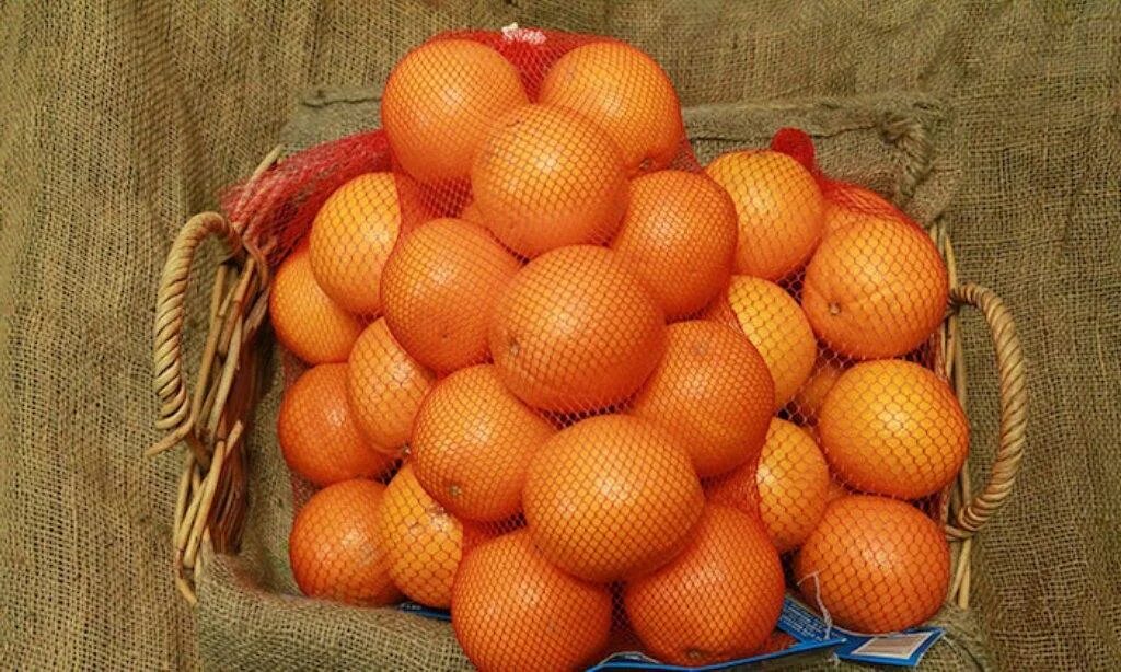 Апельсины ритуал. Сетка мандаринов. Апельсины, сетка. АВОСЬКА С мандаринами. Мешок мандаринов.