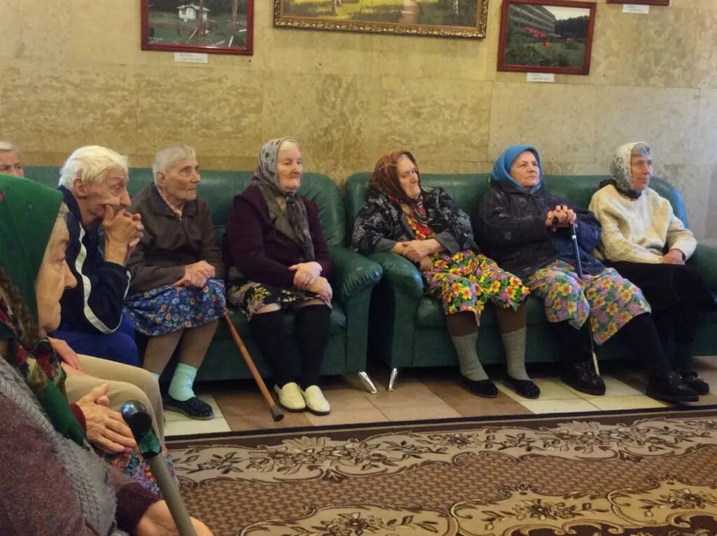 пни и синдром дауна в старости. старички в доме престарелых. алексеевский дом интернат для престарелых и инвалидов фасад. российские дома престарелых. старички в доме престарелых.