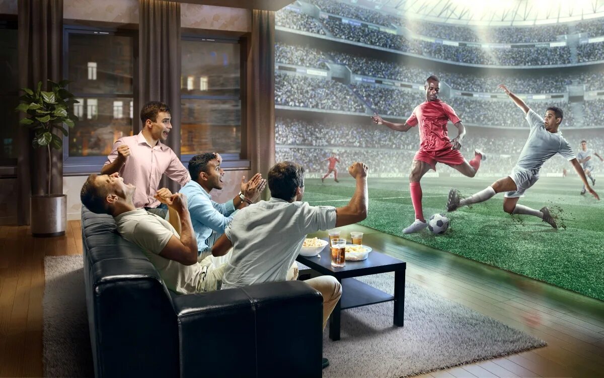 Спорт по телевизору. Футбол по телевизору. Футбол на проекторе. Телевизор футбол.