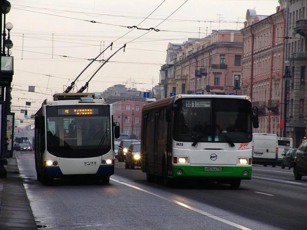 Общественный транспорт номер автобуса. Городской транспорт. Общественнвйтоанспорт. Транспорт Санкт-Петербурга. Городской пассажирский транспорт.