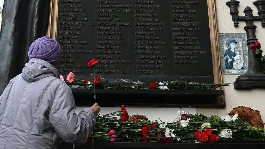 Памяти жертв теракта в москве. Теракт на Дубровке Норд ОСТ 2002. Норд ОСТ теракт смертницы.