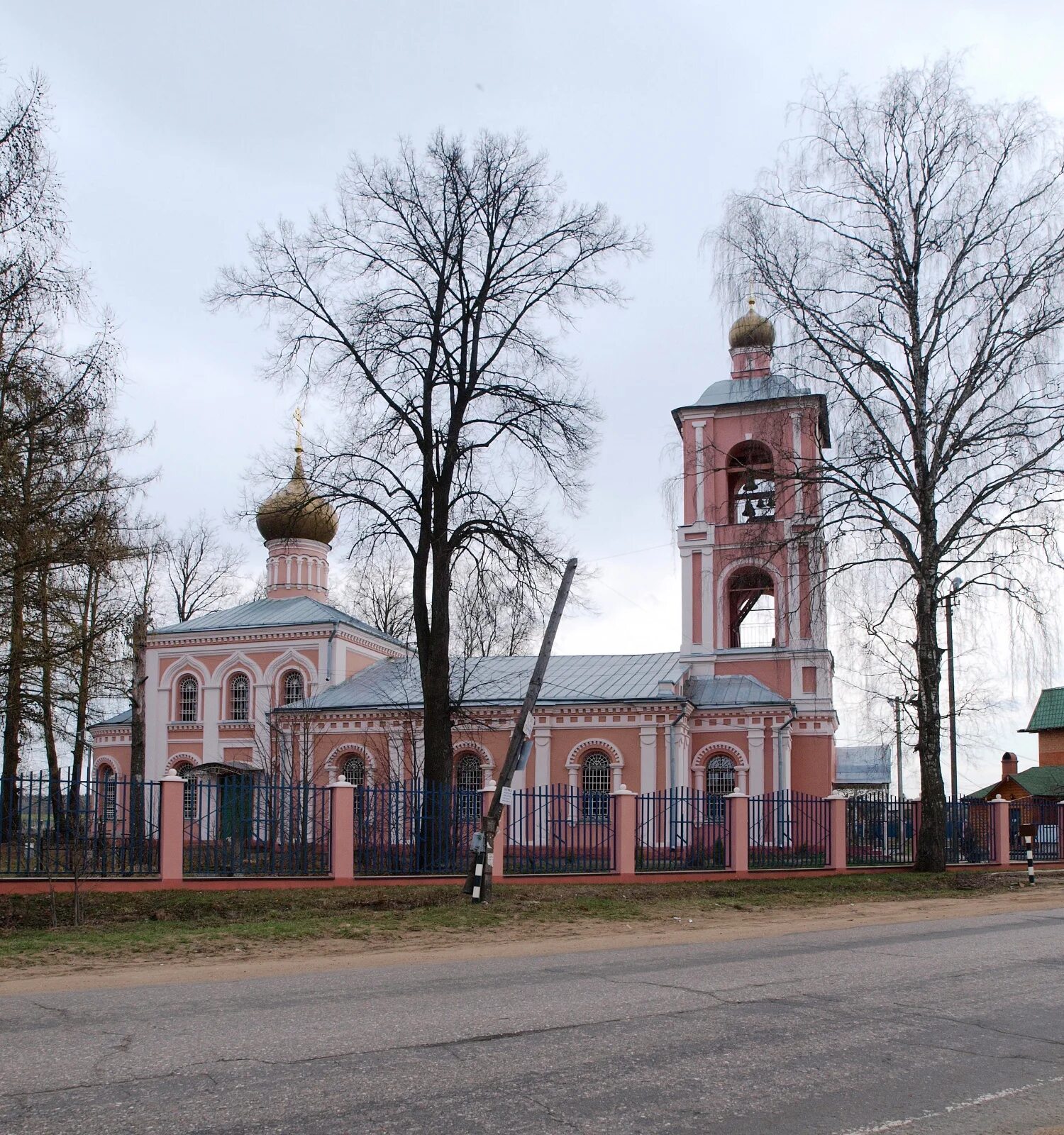 Храм шарапово одинцовский. Шарапово церковь пресвятой богородицы. Храм село шарапово шатурский район. Храм шарапово одинцовский. Церковь успения пресвятой богородицы шарапово одинцовский район.