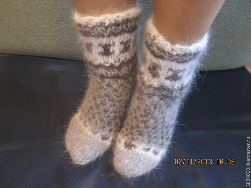 Носочки из собачьей шерсти детские. Носки из шерсти. Толстые шерстяные носки. Шерстяные носки собачья шерсть. Вязаные носки из собачьей шерсти.