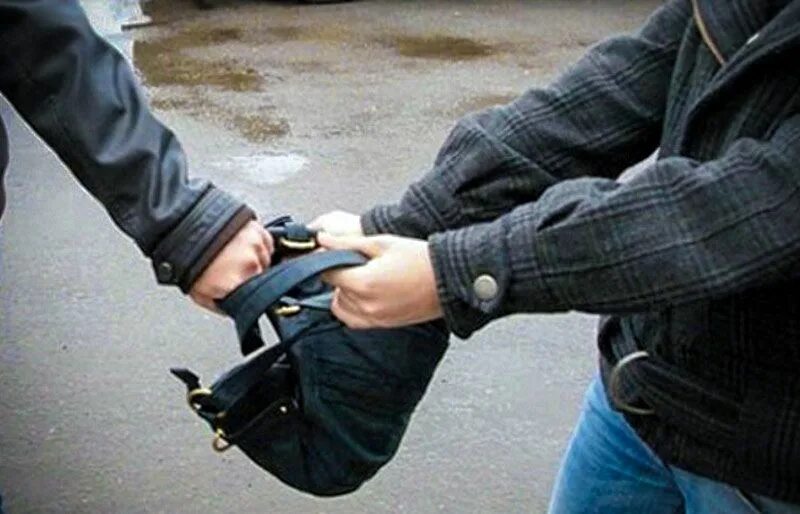 Кража в отношении несовершеннолетнего