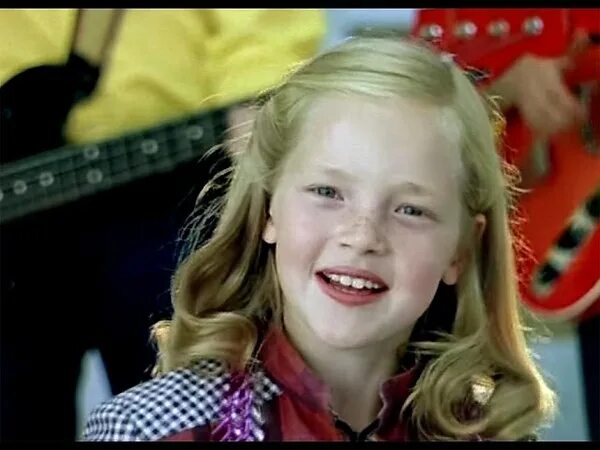 Чародеи девочка поет снежинку. Снежинка чародеи. Чародеи фильм 1982 ольга рождественская. Аня ашимова чародеи. Кто играл девочку в фильме чародеи.