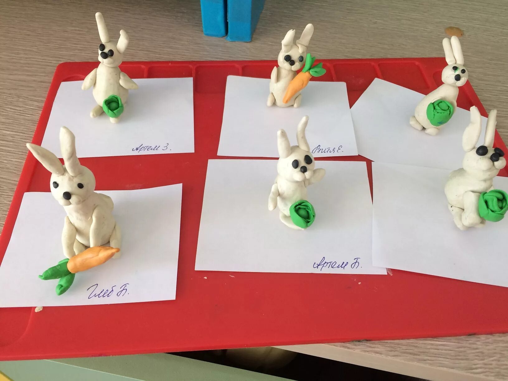 лепка зайчик в средней группе. лепка зайчики на полянке средняя группа. лепка зайчик в младшей группе. лепка зайчик во второй младшей группе. лепка зайчик 2 младшая группа комарова.