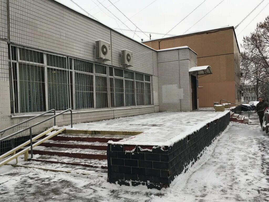Жилищник" разместил антискользящее покрытие в подъезде корпуса 1537 Новости Зеле