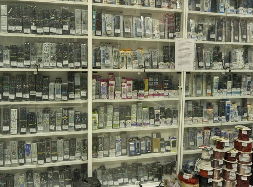 Радиосфера новосибирск каталог. Радиомагазин-73 краснодарский. Рации на невской волгоград. Радиомагазин курск. Магазин раций витрина.