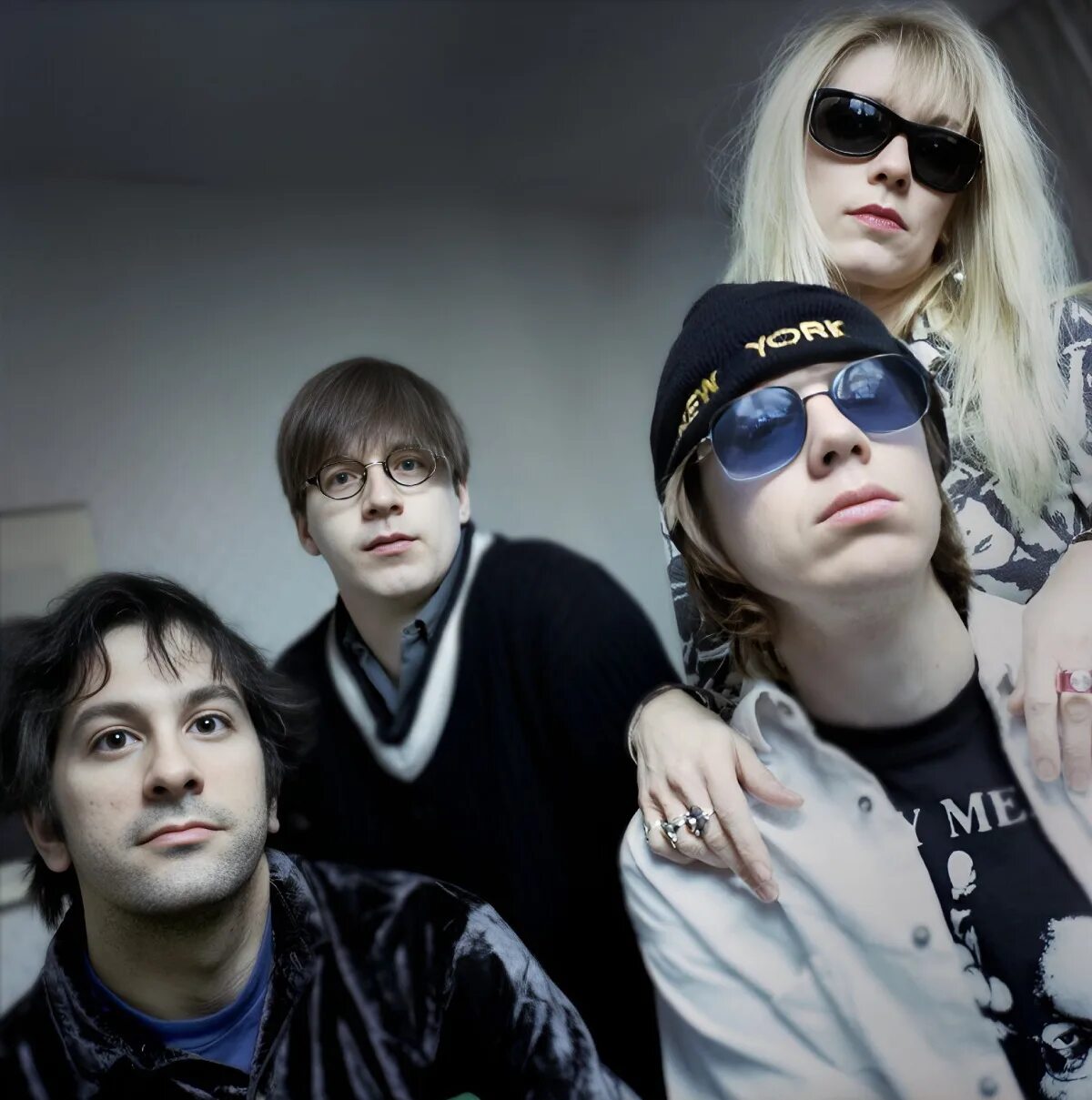 Группа sonic. Sonic Youth. Соник ЮС группа. Sonic Youth 1994. Yoshi Sonic.