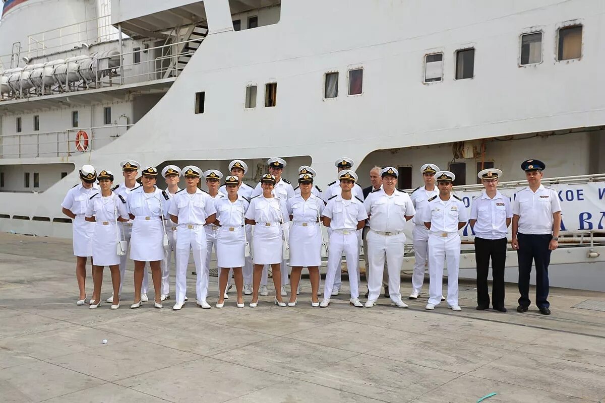 Экипаж корабля вмф россии. Экипаж судна. Экипаж морского судна. Экипаж военного корабля. Судовой экипаж.
