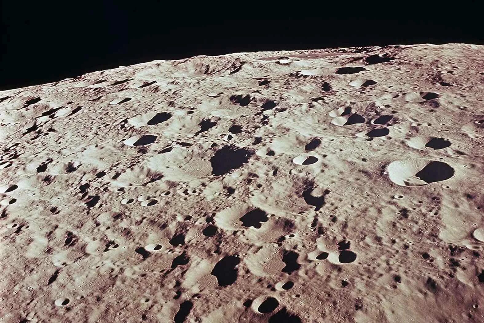 Фотографии луны. Поверхность Луны. Лунная поверхность. Снимки поверхности Луны. Луна вблизи.