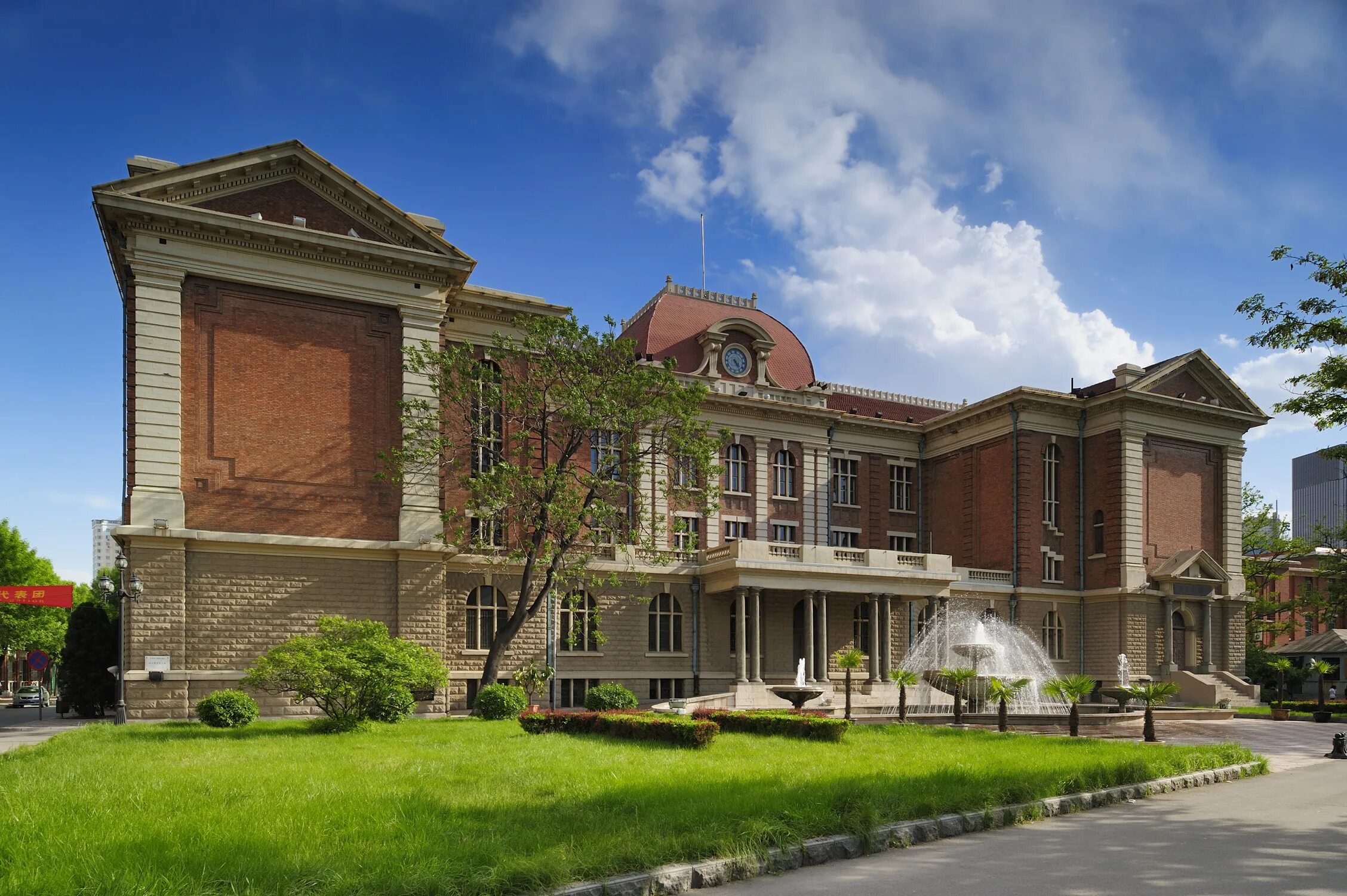 Can be traced. Can be traced. Бизнесмен на старте. Заставка успех. Im already tracer.