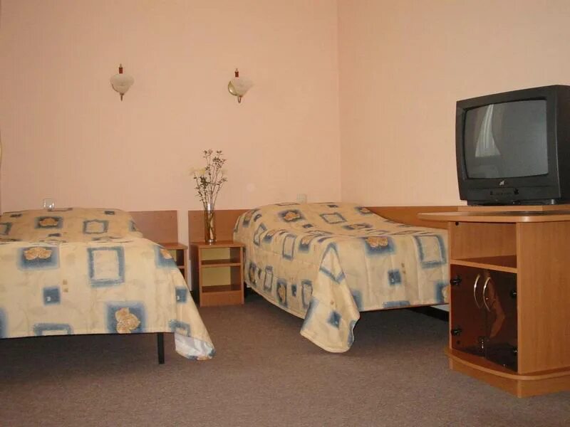 сдам комнату. комната в общежитии. однокомнатная в общежитии. сутки в общежитии. комната дешевого общежития.