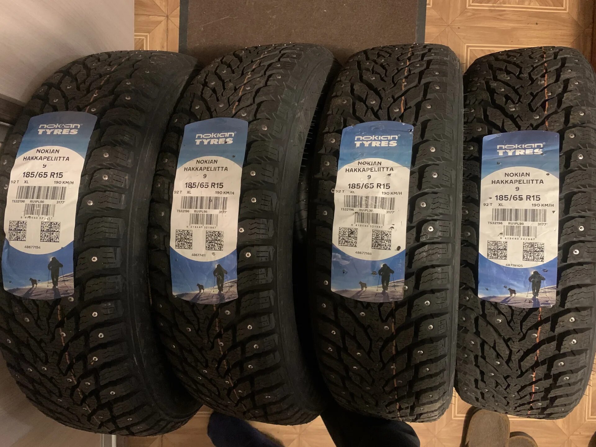 Купить зимнюю резину 185 65 15. Nokian Hakkapeliitta made in Finland 185/85.