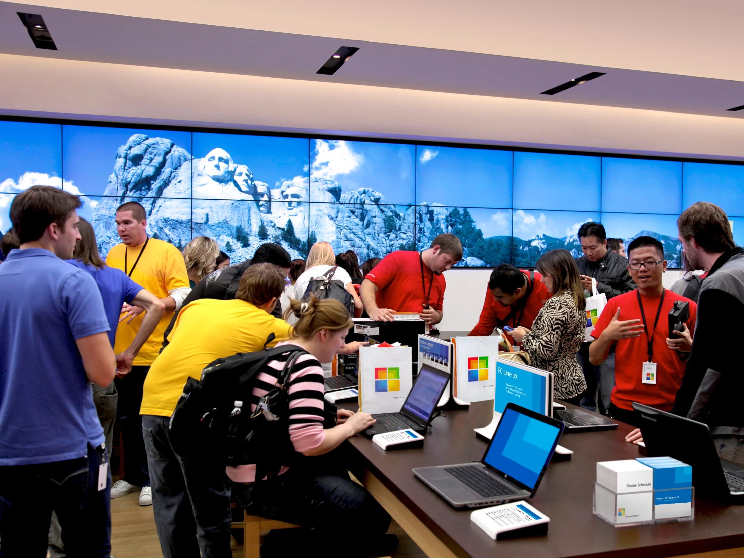 Microsoft изображения. Майкрософт КОРПОРАТИОН. Майкрософт американская компания. Сотрудники Microsoft. Microsoft главный офис.