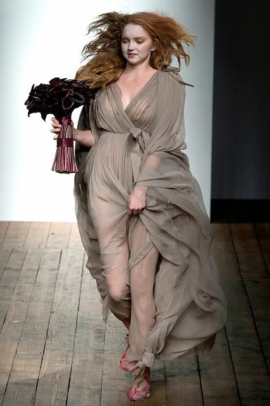 Prada greta. Самая дешевая мода. Платья зухаир мурад 2016. Vandevorst. Самые модные вещи женские.