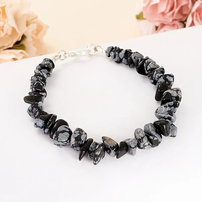 Обсидиан арахисовый камень. Снежный обсидиан браслет. Izdelia обсидиан. Обсидиан можно носить. Обсидиан кристалл неограненный.