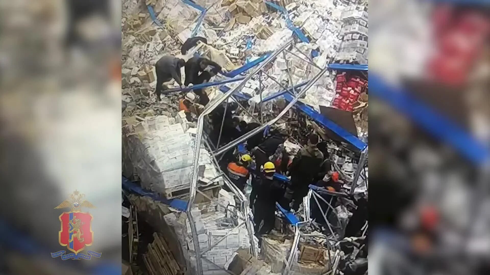Под завалами остались люди