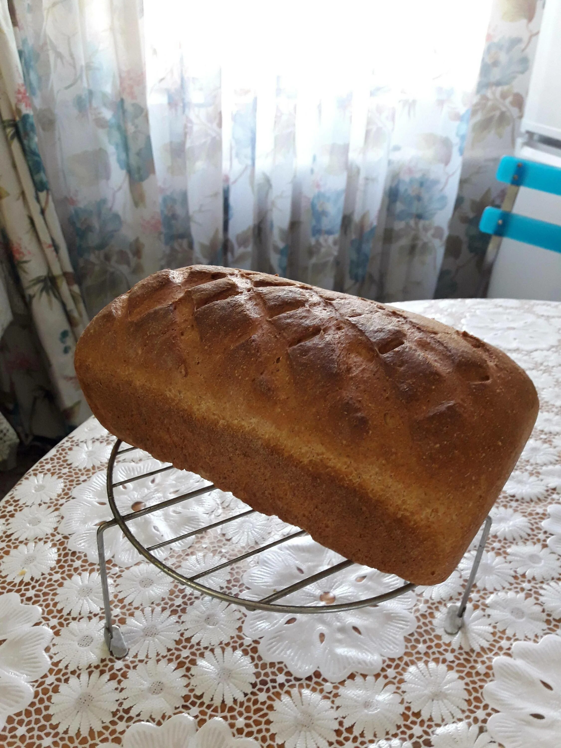 Рецепт хлеба на 900 грамм. Хлеб в хлебопечке. Домашний хлеб в хлебопечке. Дарницкий хлеб в хлебопечке. Хлеб Дарницкий бездрожжевой.