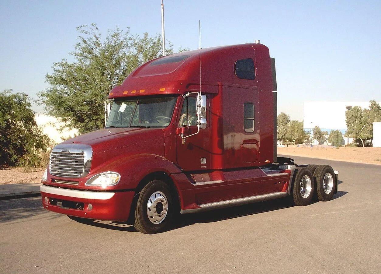 Тягач freightliner columbia. Фредлайнер сенчури. Фрилайнер. Американский тягач фредлайнер. Грузовик fredliner cascadia 2019.