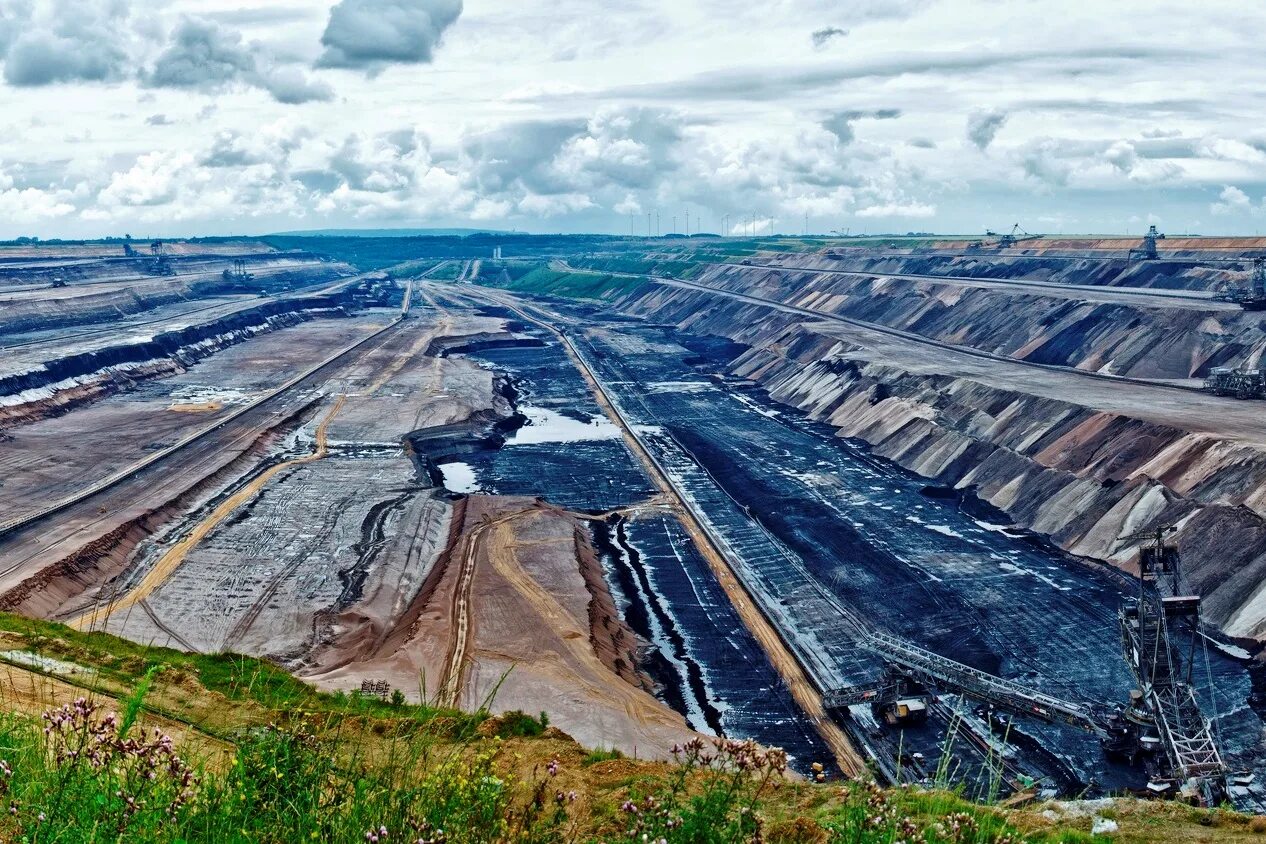 пласт угля в воркуте на поверхности. угольный пласт мощный. александровск-сахалинский уголь. пласты горных пород. схемы выемки угля.