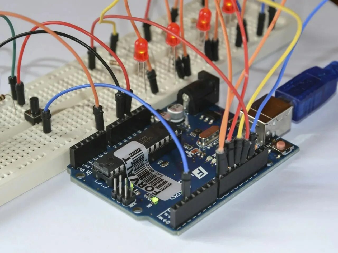 Ардуино форум. Микроконтроллерная платформа Arduino. Arduino на AVR микроконтроллере. Arduino uno платы. Перфорированная плата ардуино.