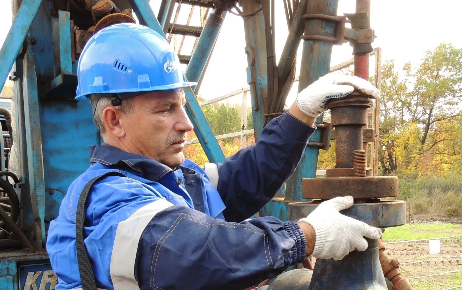 Оператор по нефти. Оператор по добыче нефти и газа. оператор по исследованию скважин. оператор нефтяных и газовых скважин. оператор по исследованию нефтяных скважин.