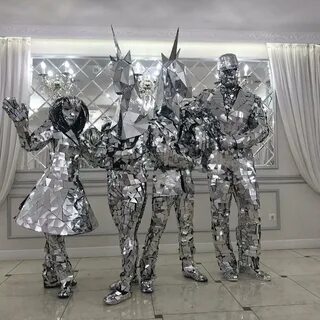Зеркальный костюм