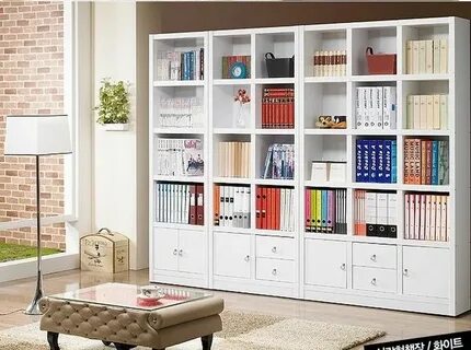 В книжном шкафу 8 полок