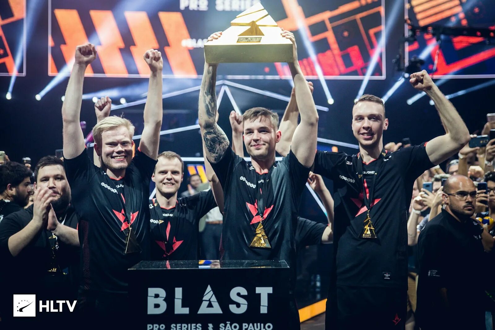 Astralis матч. Astralis. astralis cs go. астралис фото.