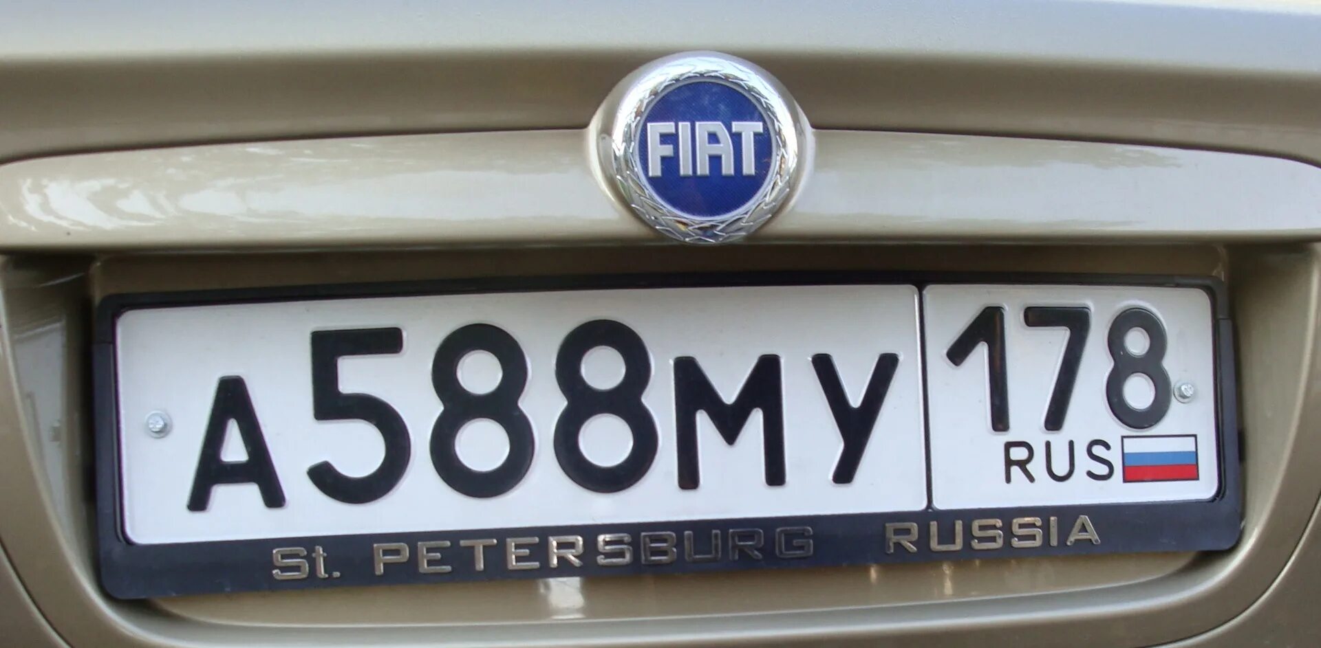 Сайт гос номеров авто. Регистрационный номер автомобиля. Автономера на машины таблички. Российский автомобильный знак. Номер на машине 178.