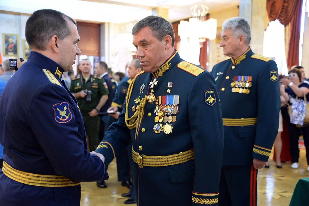 Генерал армии Герасимов церемониальная форма.